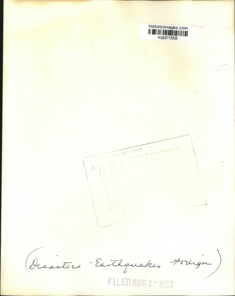 1963 Press Photo Refugees of Earthquake Leave the Ruins of Skopue, Yugoslavia