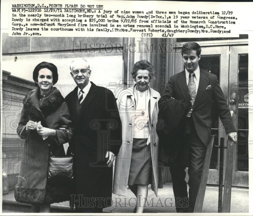 1971 Press Photo US Rep. John Dowdy and Family Leave a Baltimore, MD Courthouse- Historic Images