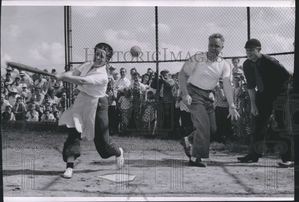 1949 Press Photo Betty Theilig at bat, Bob Heiss catcher, Anthony Koyle umpire- Historic Images