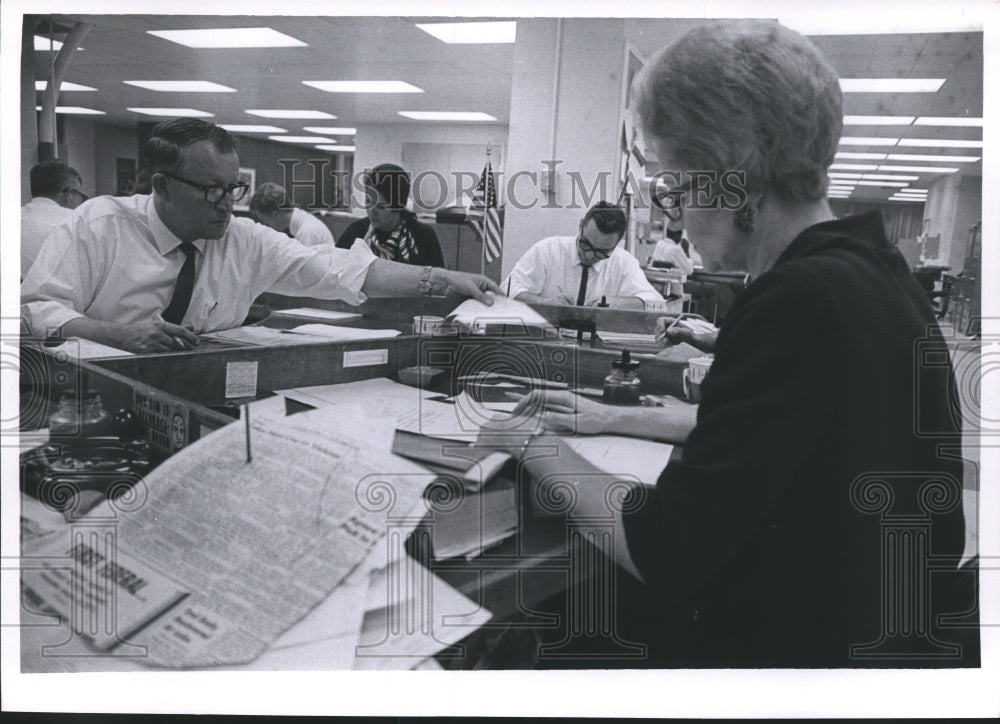 1968 Press Photo Milwaukee Sentinel workers for the news department - mjb01682- Historic Images