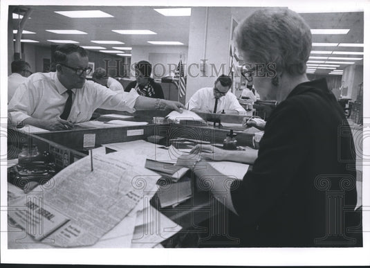 1968 Press Photo Milwaukee Sentinel workers for the news department - mjb01682- Historic Images