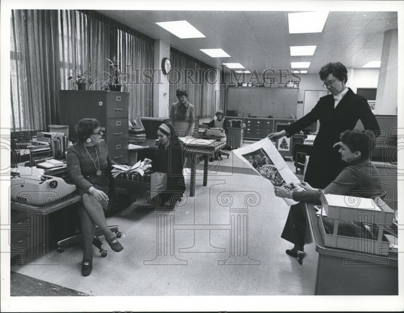 Load image into Gallery viewer, 1974 Press Photo Milwaukee Sentinel's News Women - mjb01915
