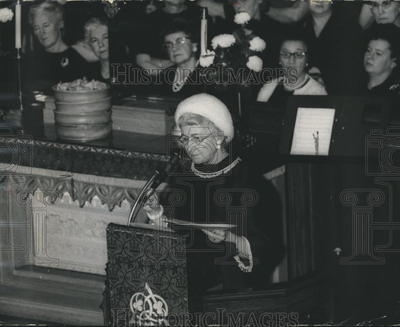 Load image into Gallery viewer, 1968 Press Photo Mrs. James Dolbey spoke at the Church Women United gathering
