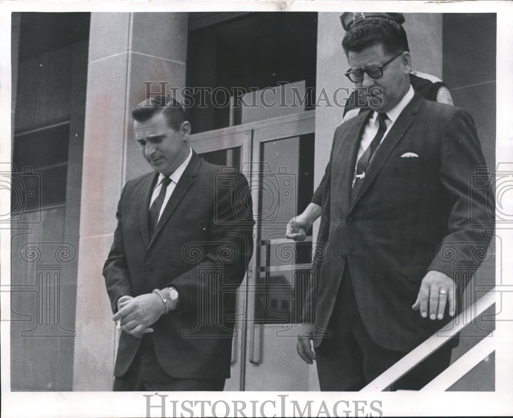 1968 Press Photo Chester Dombrowski moved from jail cell to courtroom- Historic Images