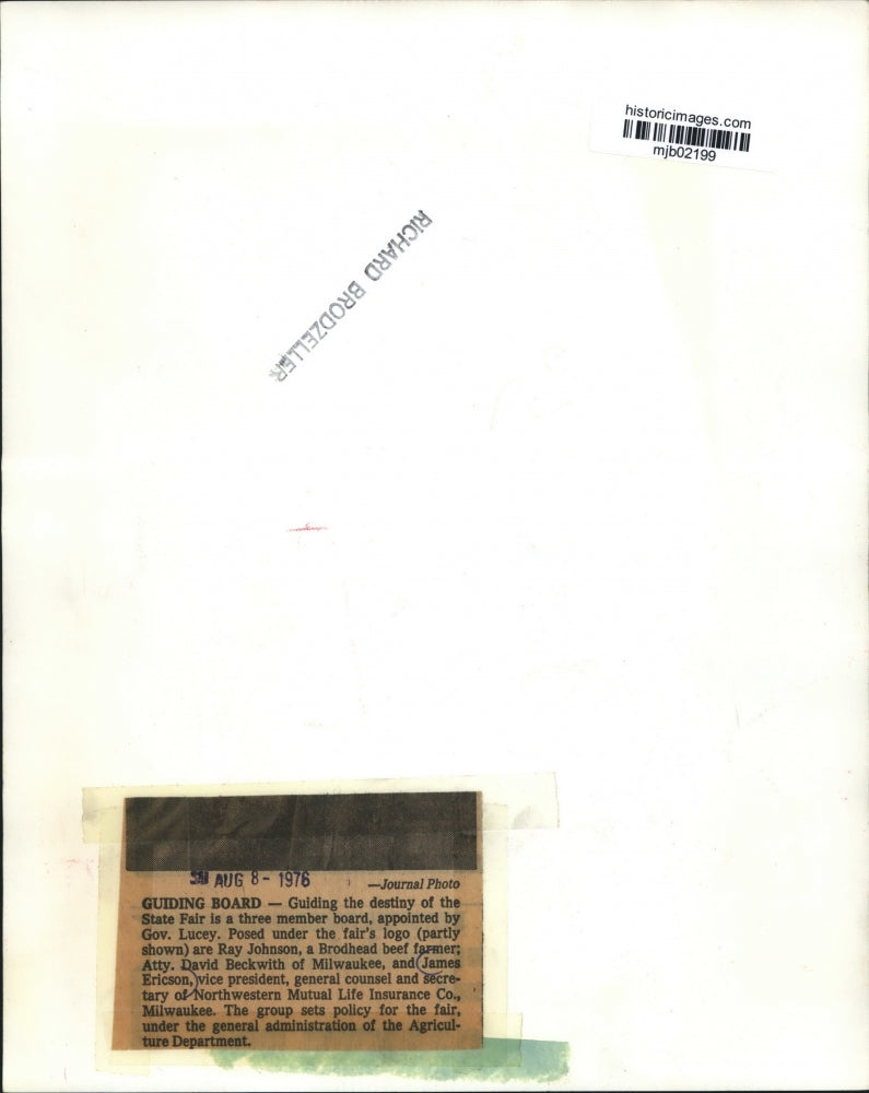 1976 Press Photo Governor Lucey poses with others at the State Fair, Milwaukee.