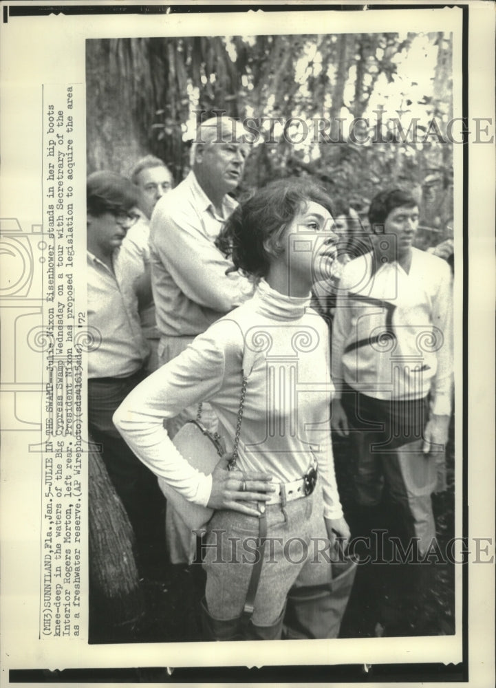 1972 Press Photo Julie Nixon Eisenhower Tours the Big Cypress Swamp in Florida