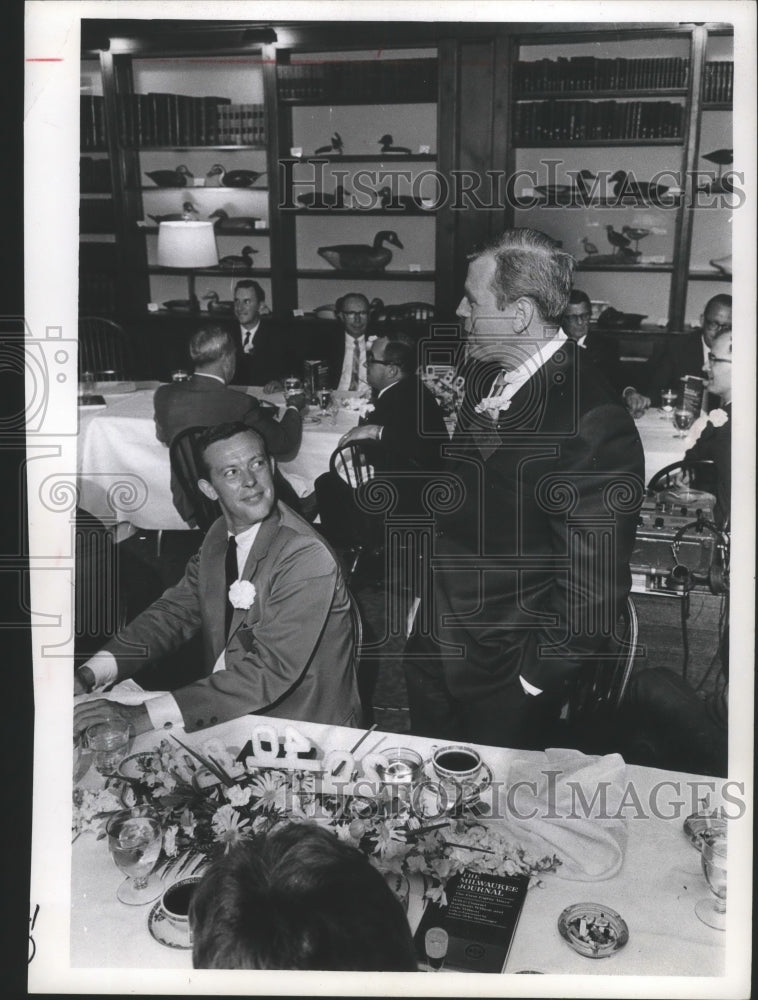  Press Photo Ray Kenney and Charles Clarke at a Unitholder Council Banquet- Historic Images