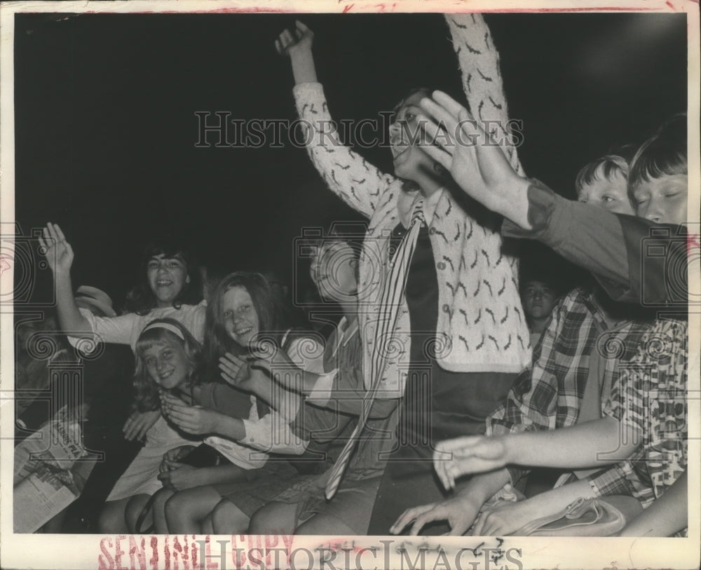 1965 Press Photo Kids Enjoying the Young America Show- Historic Images