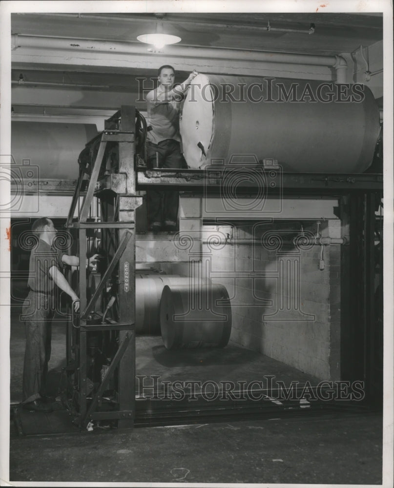 1954 Press Photo Clarence Steger rolls newsprint to Milwaukee Journal reelroom- Historic Images