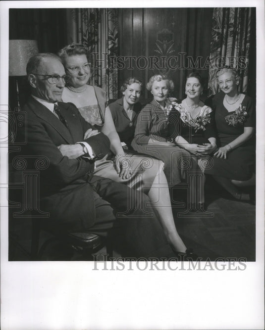 1955 Press Photo Harold S. Falk, Sr., Falk Corporation, Milwaukee, WI gets honor- Historic Images