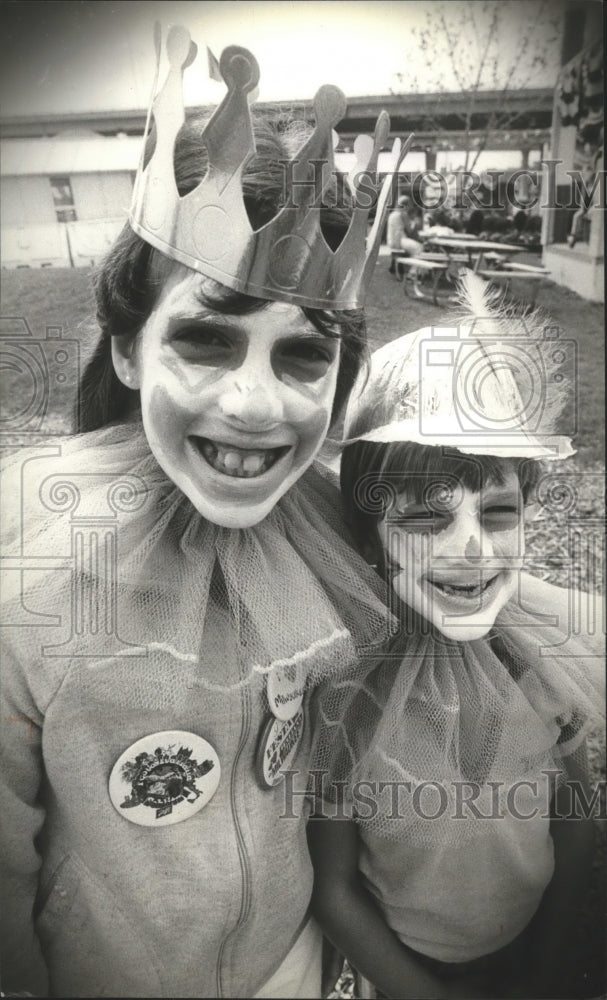 1981 Press Photo Jean and Todd Hudson had their faces painted at Festa Italiana- Historic Images