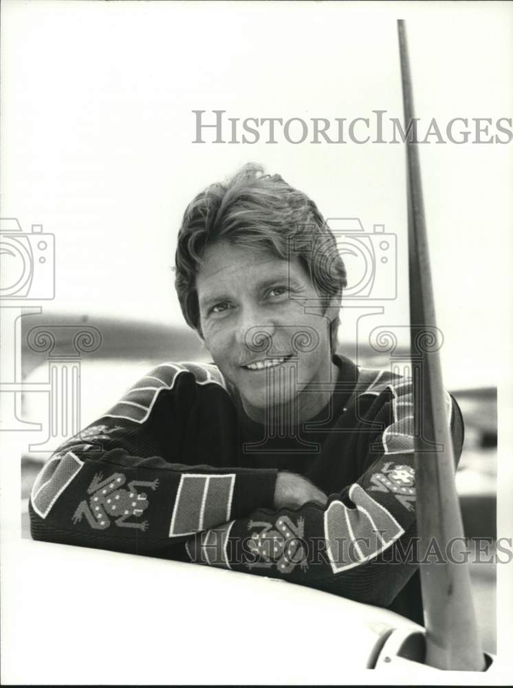 1977 Press Photo Christopher Stone stars in &quot;Spencer&#39;s Pilots&quot; adventure series- Historic Images