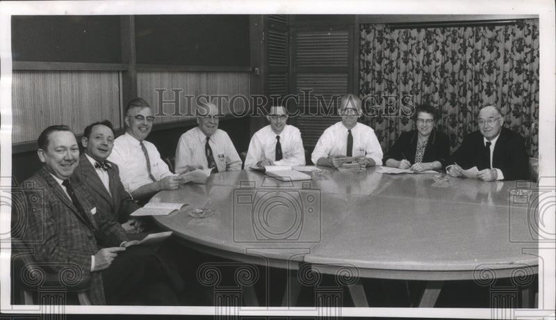 Load image into Gallery viewer, 1958 Press Photo Present officers of The Journal Employes' Thrift association
