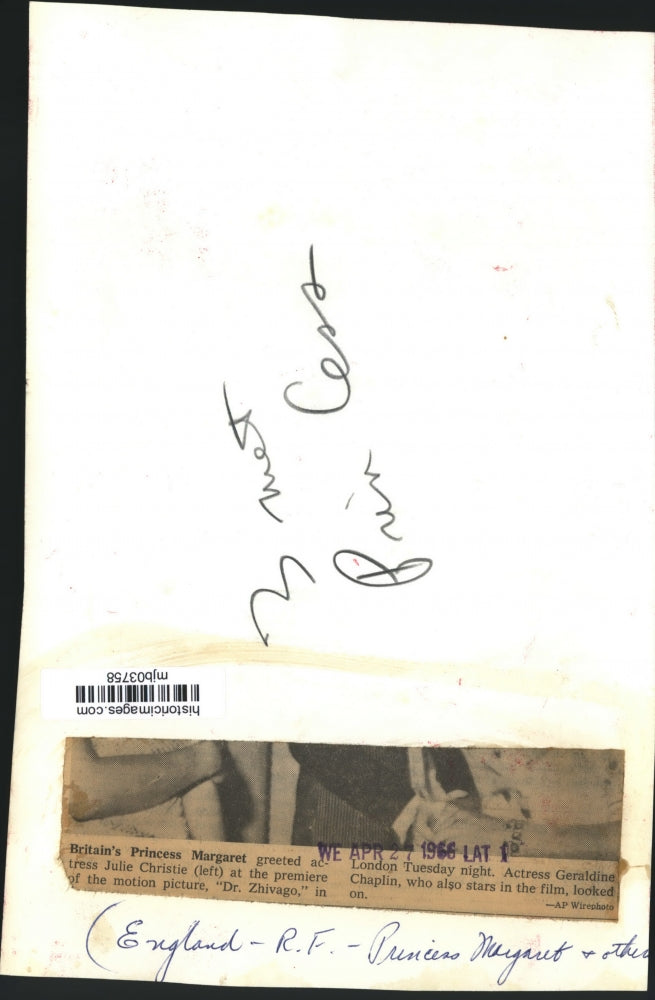 Load image into Gallery viewer, 1966 Press Photo Princess Margaret greets Julie Christie with Geraldine Chaplin
