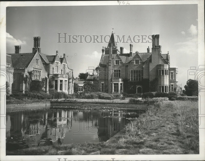 Load image into Gallery viewer, 1947 Press Photo This English Castle is a Potential Home for Princess Elizabeth
