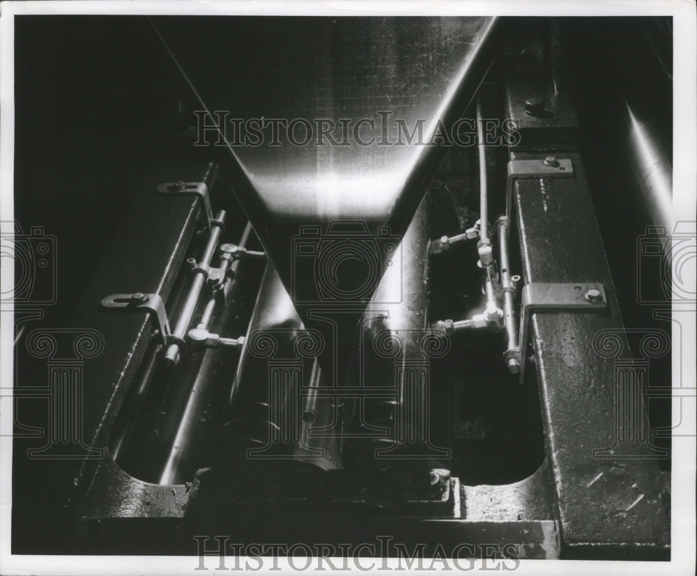 1957 Press Photo Press machine in Milwaukee Journal Press Room- Historic Images