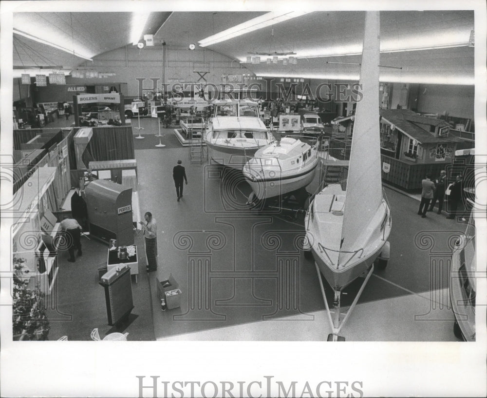 1970 Press Photo Wisconsin industries on display, Expo-Milwaukee exposition hall- Historic Images