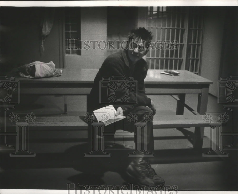 1972 Press Photo Howard Fairfield, The Phantom, in the Oconto County Jail- Historic Images