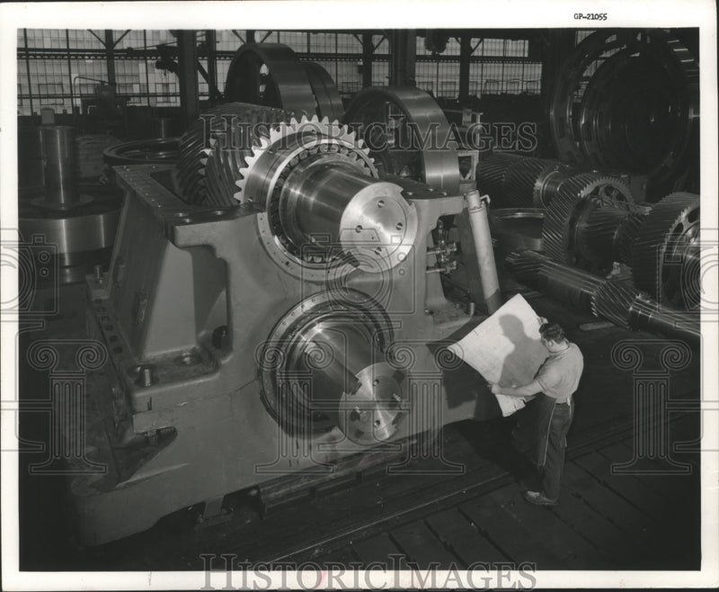 Load image into Gallery viewer, 1974 Press Photo Falk Corporation workman studying plans for large pinion stand
