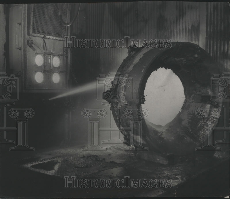Load image into Gallery viewer, 1952 Press Photo Frank Wilke Jr. using a hydrosandblaster at Falk Corporation.
