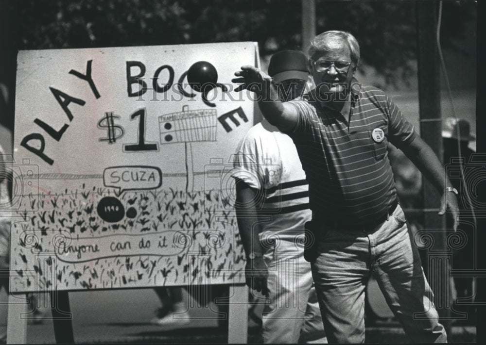 1990 Press Photo Ralph Reinhofer and Paul Coppa play bocce ball at Maier Park.- Historic Images