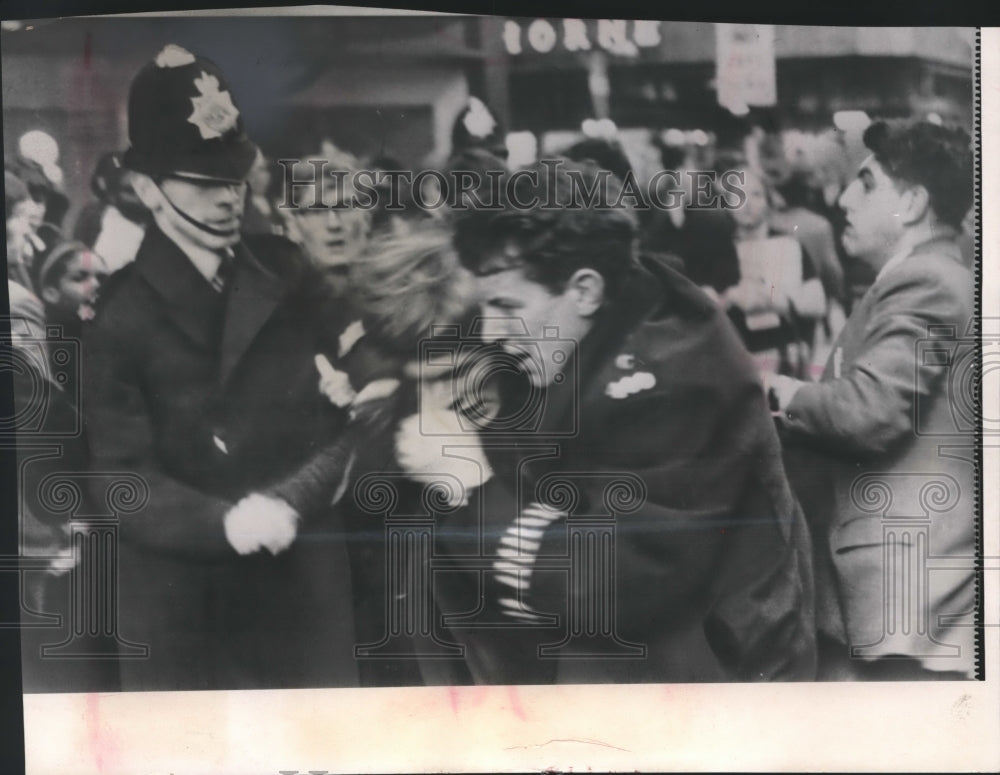 1965 Press Photo London England demonstrations in front of Rhodesia House- Historic Images