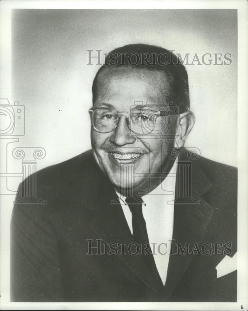 1967 Press Photo Harry Figgie Jr., President of &quot;Auto Sprinkler Corp.&quot; Milwaukee- Historic Images