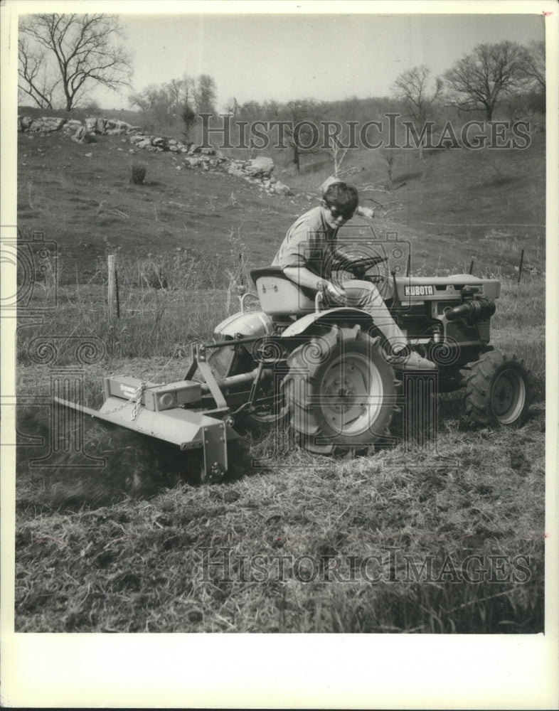 1980 Press Photo 12-Horsepower Rotavator Cultivates a Wisconsin Hillside- Historic Images