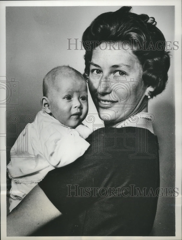 1962 Press Photo Mrs. Johan Martin Ferner, Princess Astrid With Daughter in Oslo