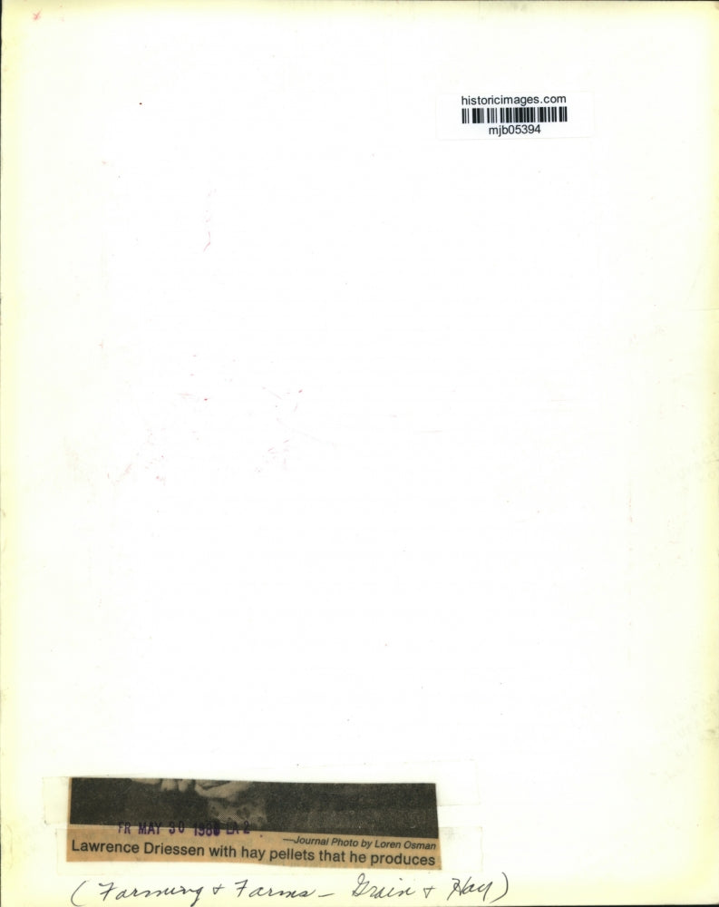 1980 Press Photo Lawrence Driessen with hay pellets that he produced - mjb05394