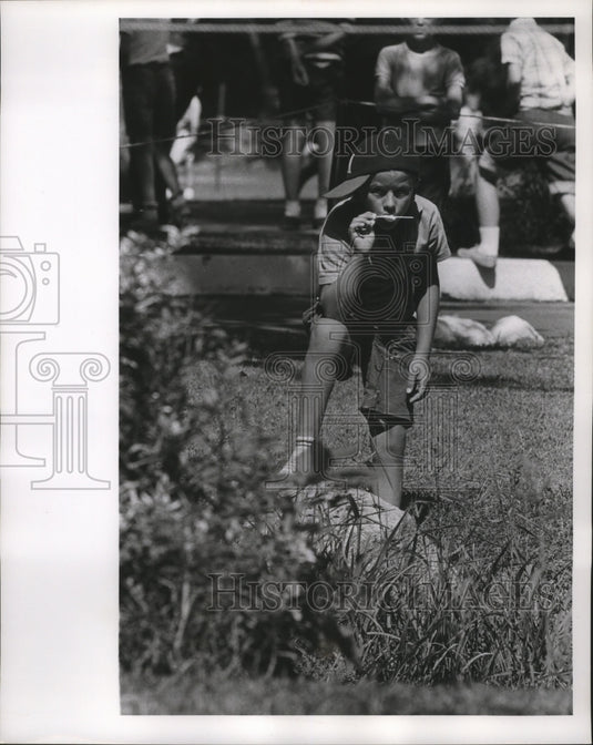 1983 Press Photo Jerome Katrichis eats his frozen treat after a chess tournament- Historic Images