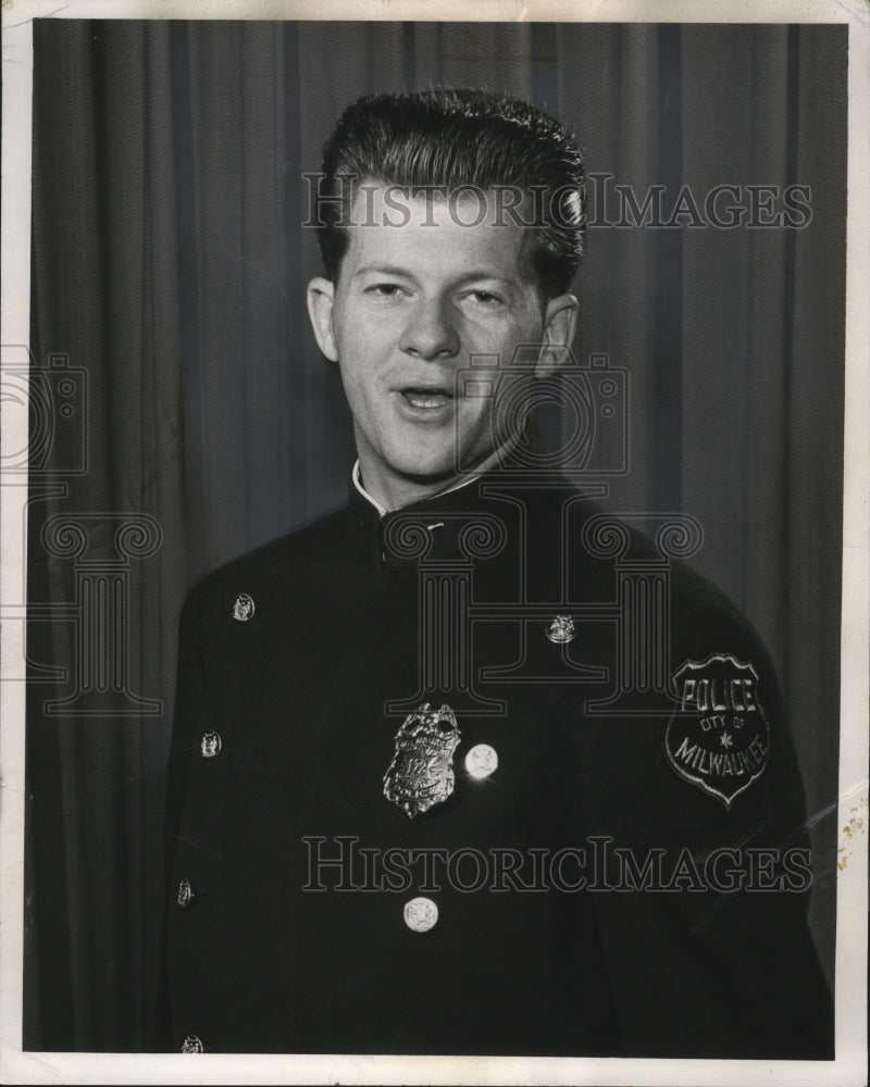 1963 Press Photo Robert Wayne Finger Milwaukee Policeman Will Sing on Ted Mack- Historic Images