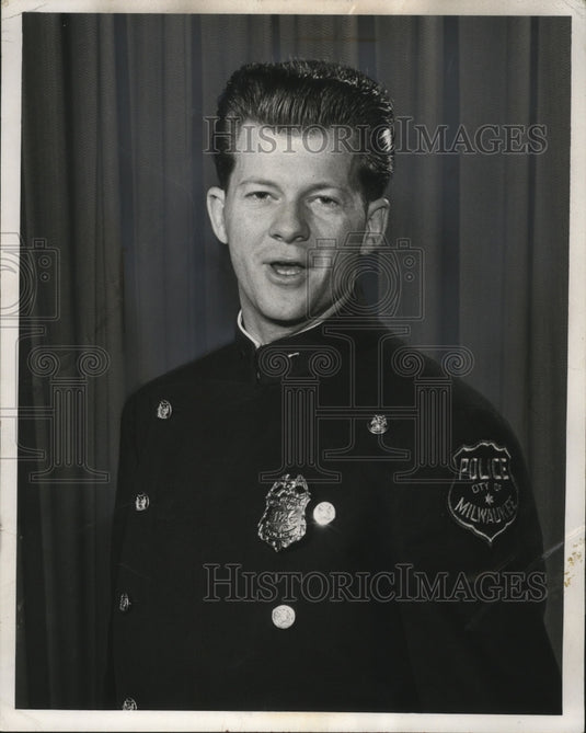 1963 Press Photo Robert Wayne Finger Milwaukee Policeman Will Sing on Ted Mack- Historic Images