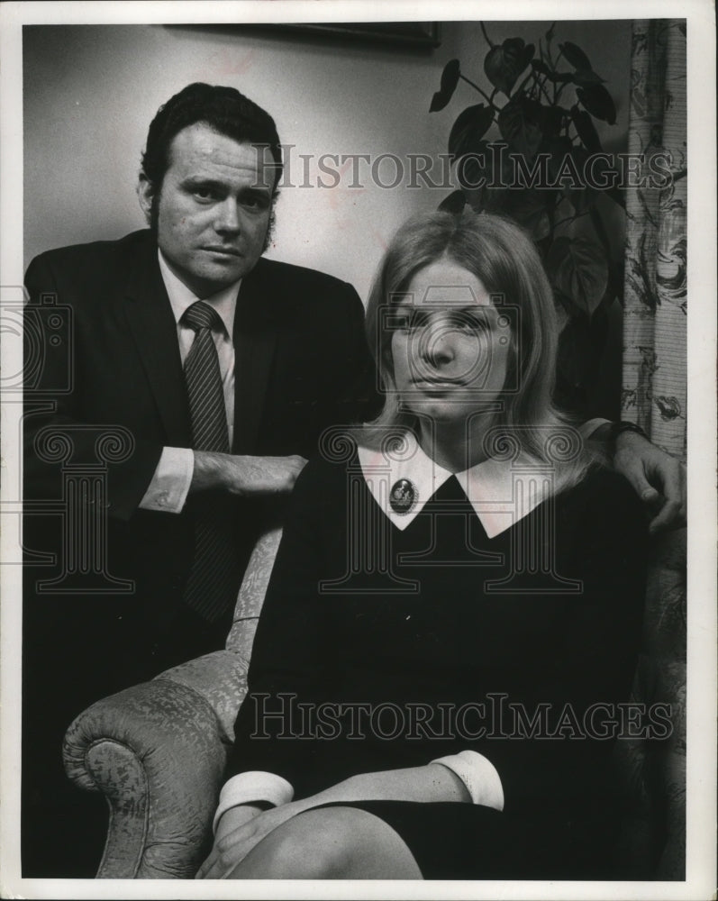 1971 Press Photo Author Ralph Adam Fine and his fiance Kay Prange - mjb05557
