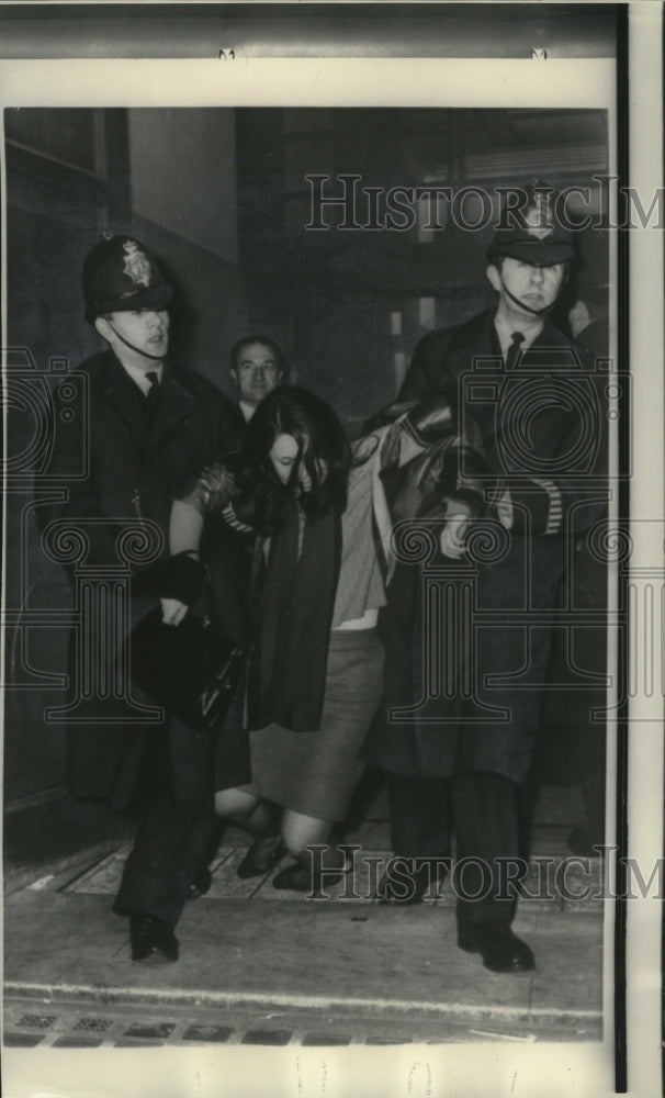 1967 Press Photo Police remove a protester from the London School of Economics- Historic Images
