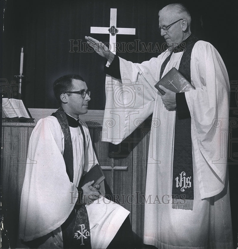 Load image into Gallery viewer, 1968 Press Photo Ronald Fletcher, Reverend E.G. Tieman, Trinity Lutheran Church
