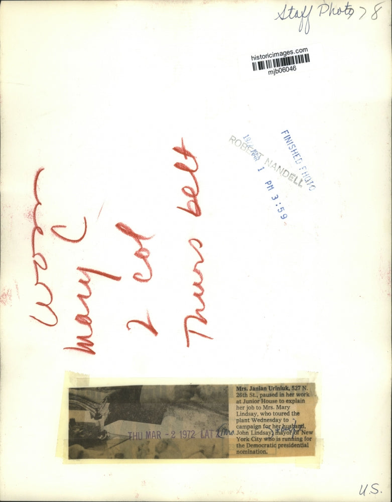 1972 Press Photo Mary Lindsay talks to Mrs. Janian Uriniuk at the Junior House