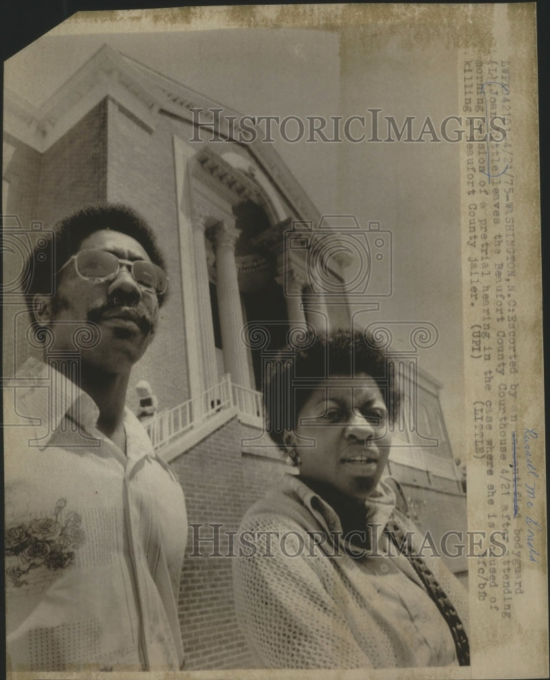 Load image into Gallery viewer, 1975 Press Photo Joan Little, Escorted by Russell McDonald, Leaves Courthouse
