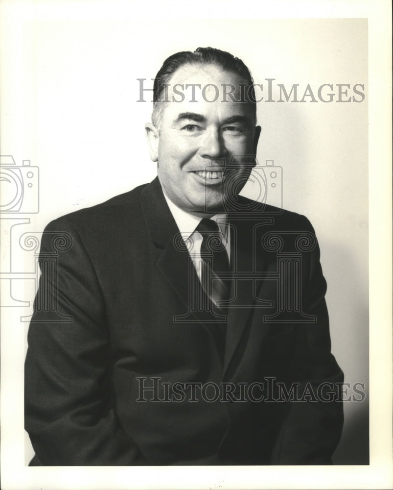 1971 Press Photo Robert O. Lockman, senior vice president of West Bend Company