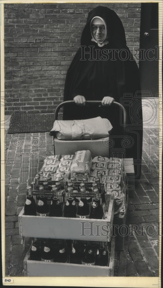 Load image into Gallery viewer, 1963 Press Photo Sister Dorothy wheels in foodstuffs gathered in one morning
