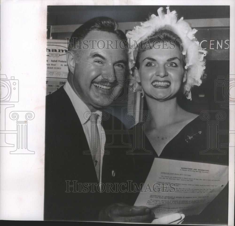 1960 Press Photo Musician George Liberace & his fiancee Joan Wiker in California