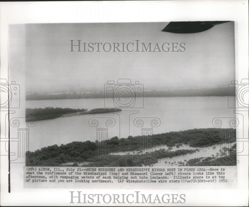 Load image into Gallery viewer, 1951 Press Photo Confluence of Mississippi and Missouri Rivers During Flood
