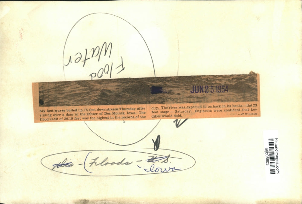 1954 Press Photo Large flood water waves flow over dam, Des Moines, Iowa