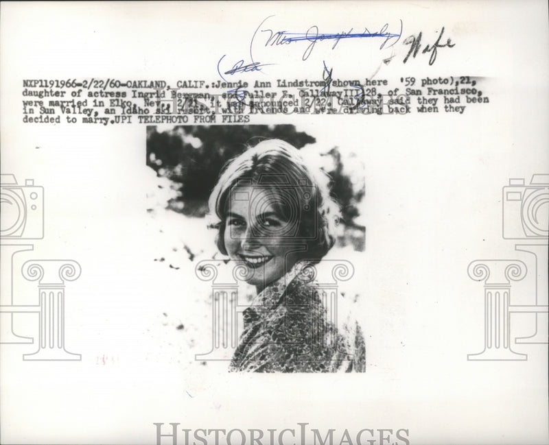 Load image into Gallery viewer, 1960 Press Photo Jennie Ann Lindstrom marries Fuller Callaway III in Elko, NV
