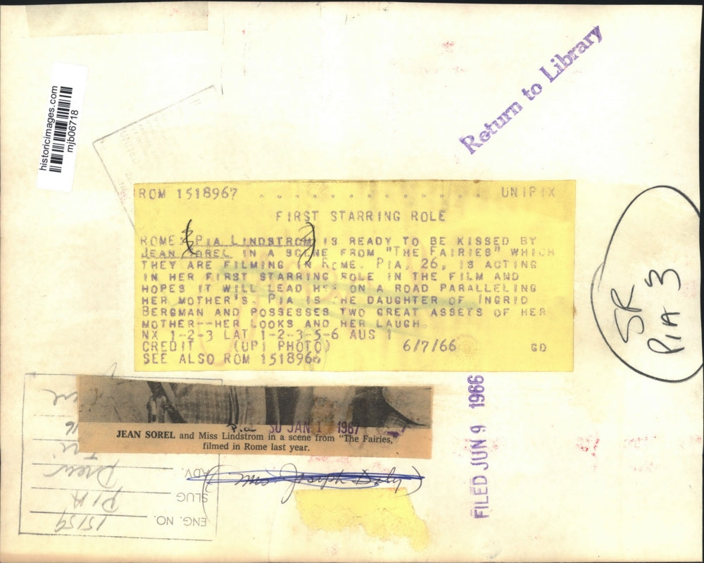 1966 Press Photo Pia Lindstrom and Jean Sorel in a kissing scene filmed in Rome