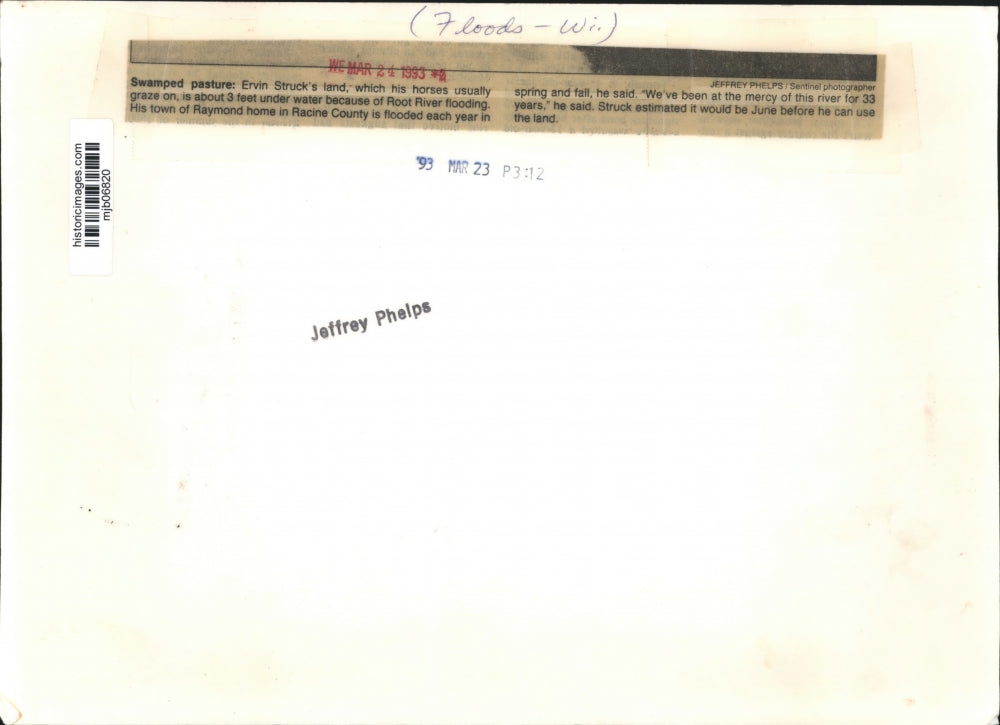 1993 Press Photo Ervin Struck's land is flooded by the Root River in Wisconsin