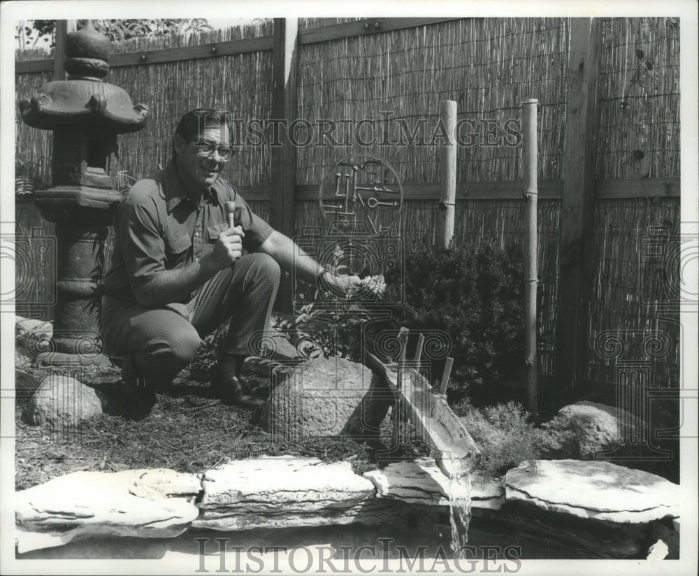 1972 Press Photo Landscape artist Tom Lied host of Dig It. WMVS Photo- Historic Images