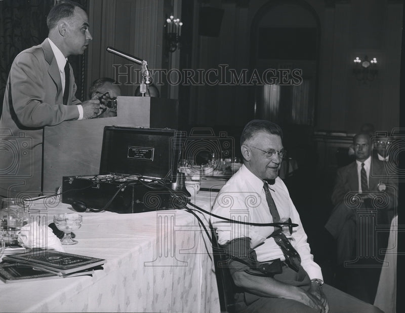 Load image into Gallery viewer, 1954 Press Photo J.B. Harrison &amp; Donald Pierson demonstrate a lie detector test
