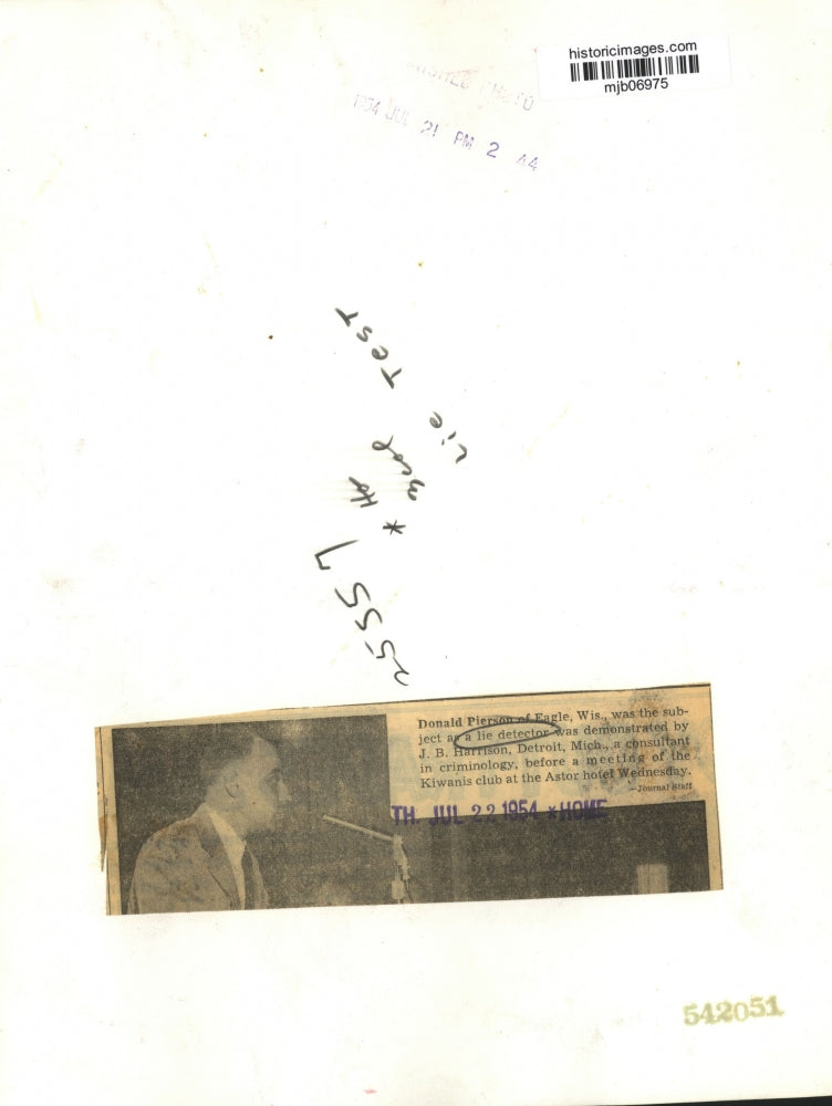 1954 Press Photo J.B. Harrison & Donald Pierson demonstrate a lie detector test