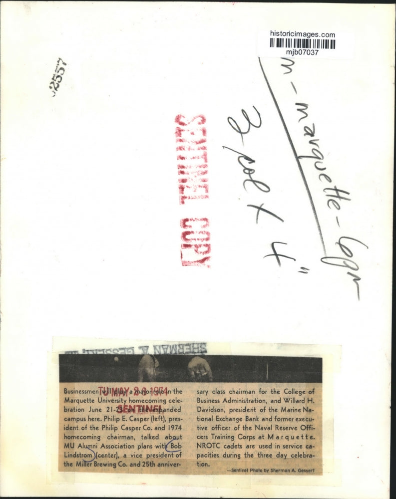 1974 Press Photo Philip Casper, Bob Lindstrom and Willard Davidson talking